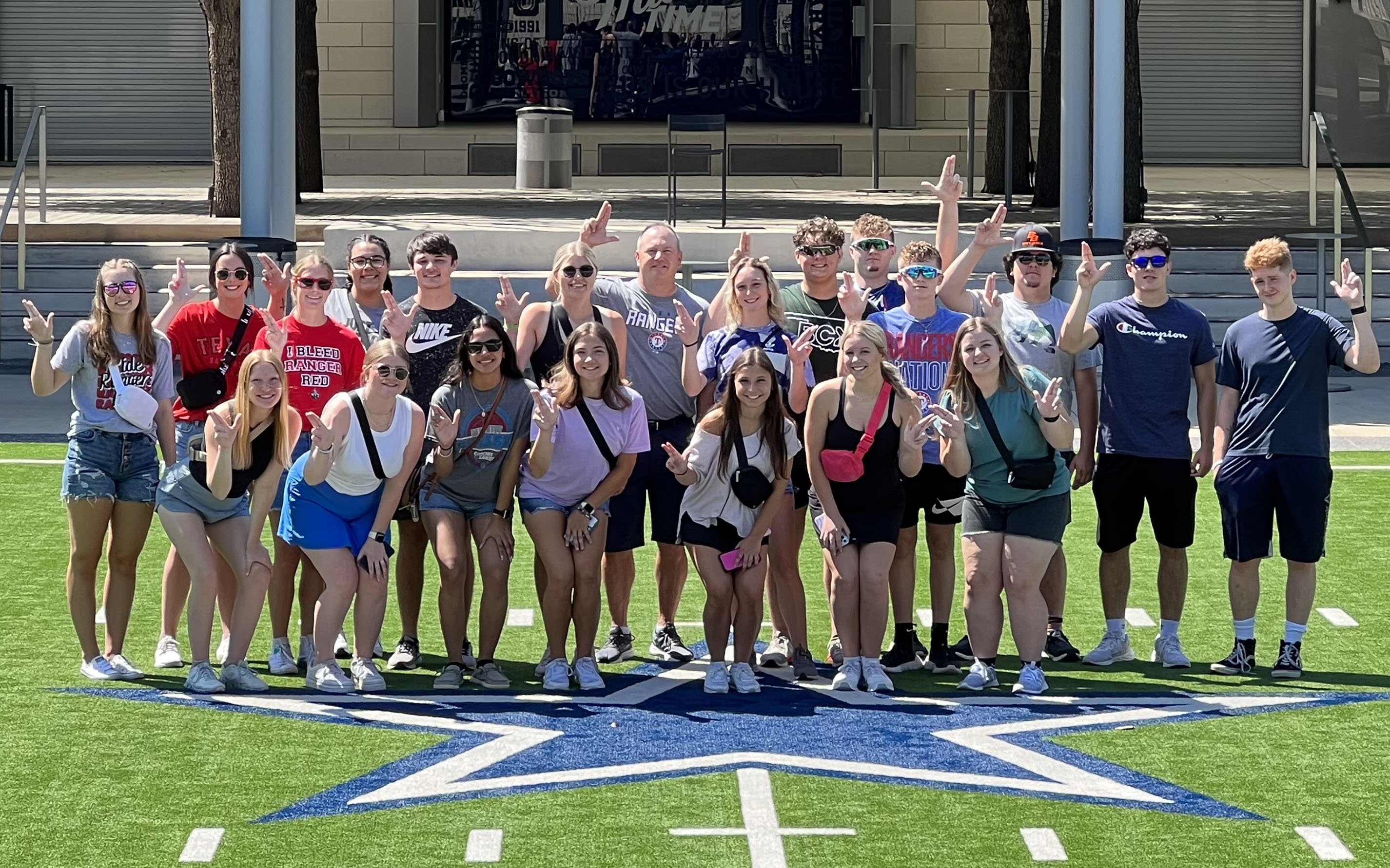 The 2023-24 Northwestern’s President’s Leadership class members pose for a photo during their trip to Dallas, Texas. Pictured are (back row left to right): Alaina Pierce, Megan Spray (sophomore PLC mentor), Norah Scarbrough, Olivia Pride, Drake Daugherty, Teagen Koontz, Northwestern President Dr. Bo Hannaford, Piper Gallagher, Daniel Voth, JT Jones (sophomore PLC mentor), Tucker Hannaford, Baylan Byrd, Chance Cash, Triston White; (front row, left to right): Lainey Morse, Zoe Walker, Flor Amador, Riley Hensley, Cassidy Fitzgerald, Jaxy Cloud, Janie Rempel.