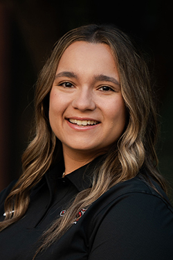 Anniston Henning headshot