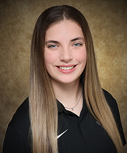 Headshot of Mia (Graves) Jones