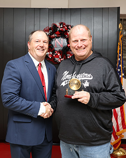 Eric Tutwiler (right) receives his 25-year service award from Northwestern President Dr. Bo Hannaford (left).